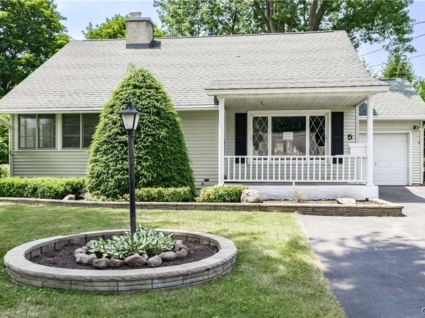 5 Fay Park Dr, North Syracuse, NY 13212