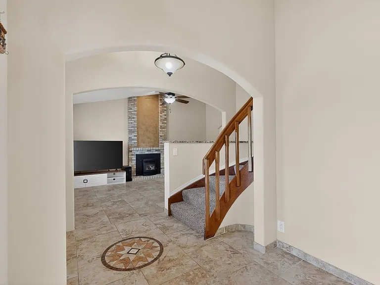 5612 Chelwood Park Blvd NE — Photo 6