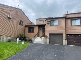24 Walnut Ct, Fishkill, NY 12524