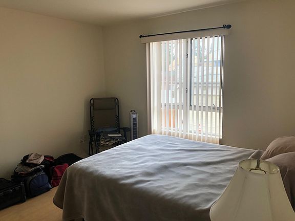 4th image of 1347 23rd St APT 209