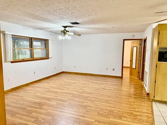 2 bed, 2.0 bath, 1039 sqft, $1,800 — Photo 3