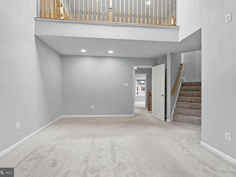 7035 Kings Manor Dr — Photo 33