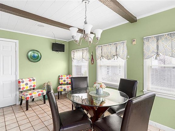 5th image of 90 Robert Cir