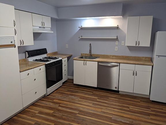 3rd image of 1150 Lewis Ave