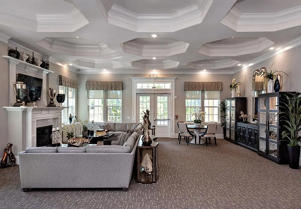 2460 Hutch Ln