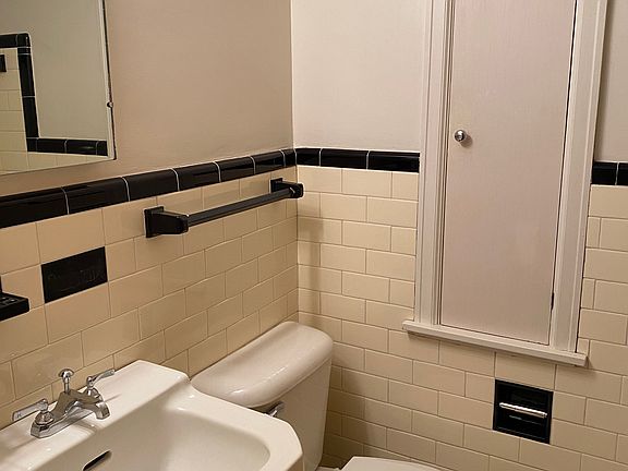 5th image of 222 S Carroll St #1084edbe9