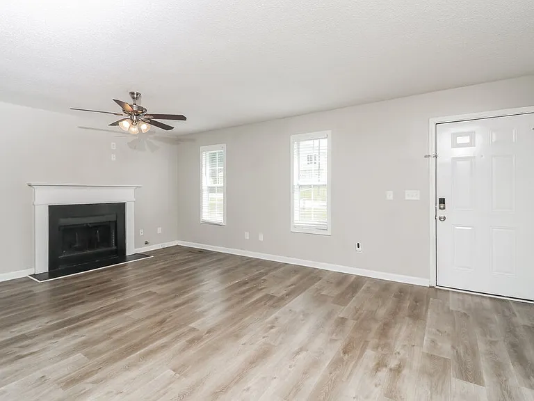 417 Remington Ct — Photo 6