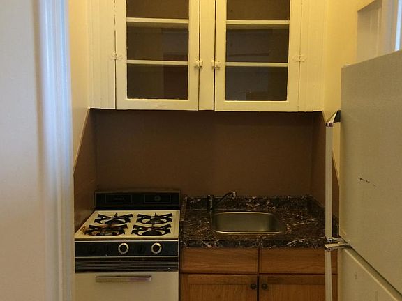 4th image of 233 Collette St #1