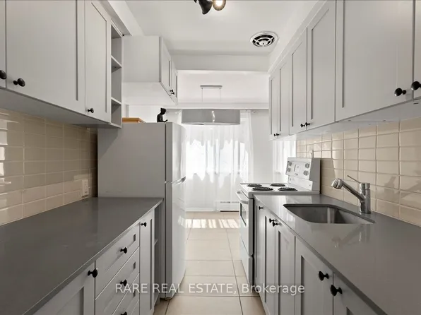 2 21st St #4, Toronto, ON M8V 3L7