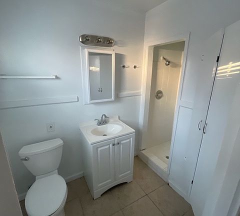 3rd image of 4764 Ingraham St #A