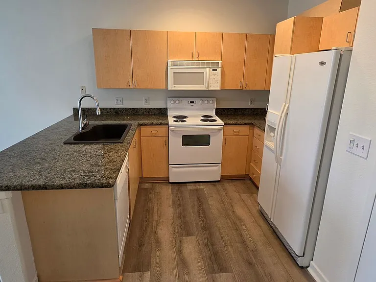 1501 Front St #202 — Photo 6