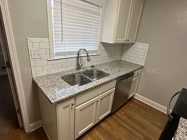 348 Pennsylvania Ave — Photo 5