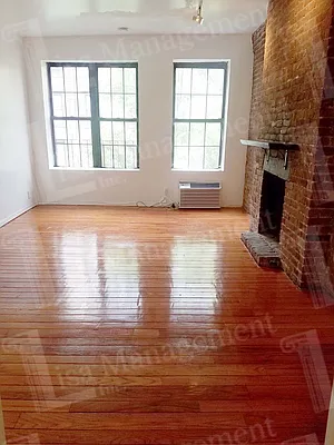 Rented by Lisa Management | media 22