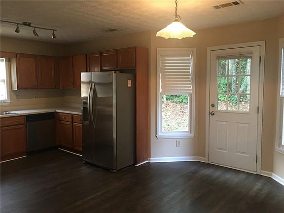 5th image of 490 Clearwater Pl