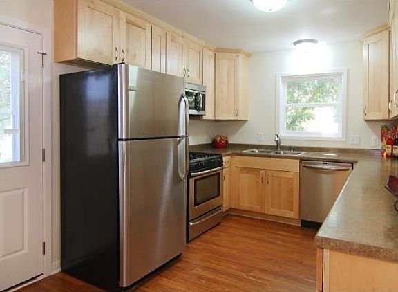 5th image of 767 Jessamine Ave E