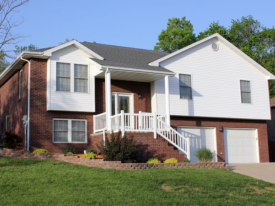 1st image of 2402 Courtyard Dr