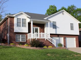 2402 Courtyard Dr, Jefferson City, MO 65109