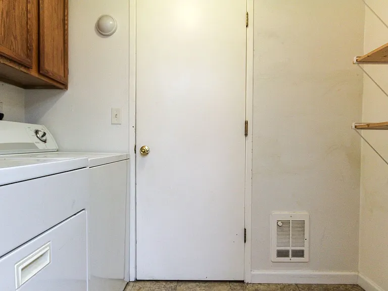 2019 C St SE — Photo 8