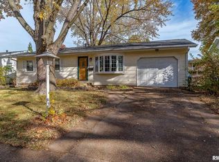 3415 Kimberly Downs Rd, Davenport, IA 52807