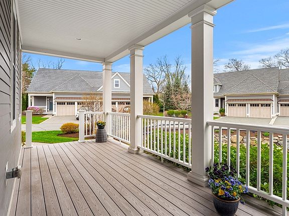 4th image of 23 Woodmere Dr #13
