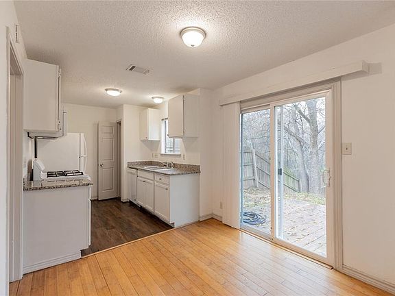5th image of 807 Meadowcreek Dr