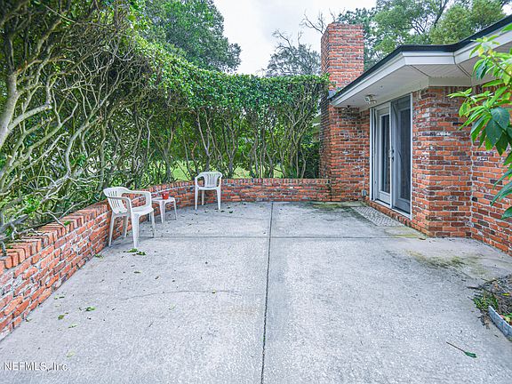 5th image of 1829 WOODLEIGH Drive W