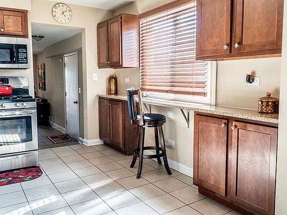 3rd image of 4821 W 91st Pl