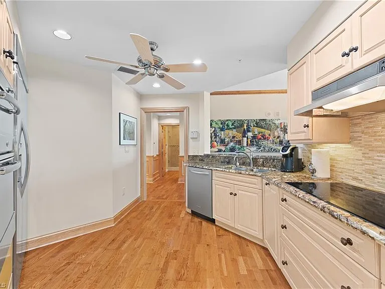 60 Seagate Dr #105 — Photo 6
