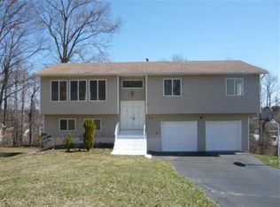 4 Schettig Ct, Spring Valley, NY 10977