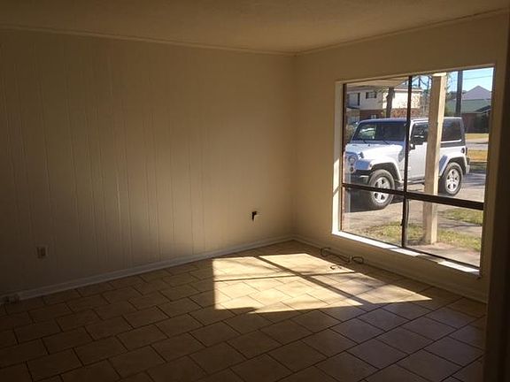 4th image of 1604 Langston Dr