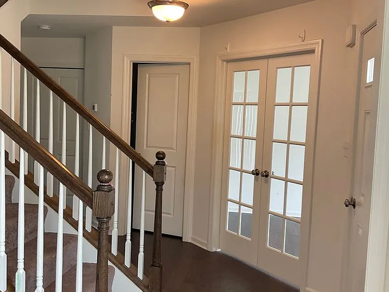 301 Reserve Ln — Photo 3