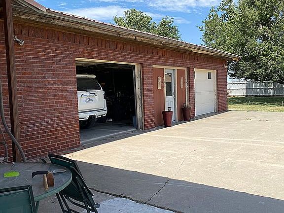 2nd image of 220 McPherson Ave