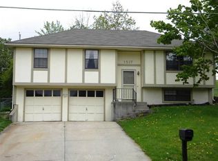 1517 S 5th St, Leavenworth, KS 66048
