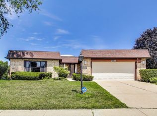 2439 Greenwood Rd, Northbrook, IL 60062