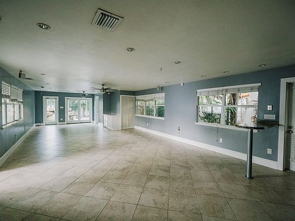 Additional Living Room