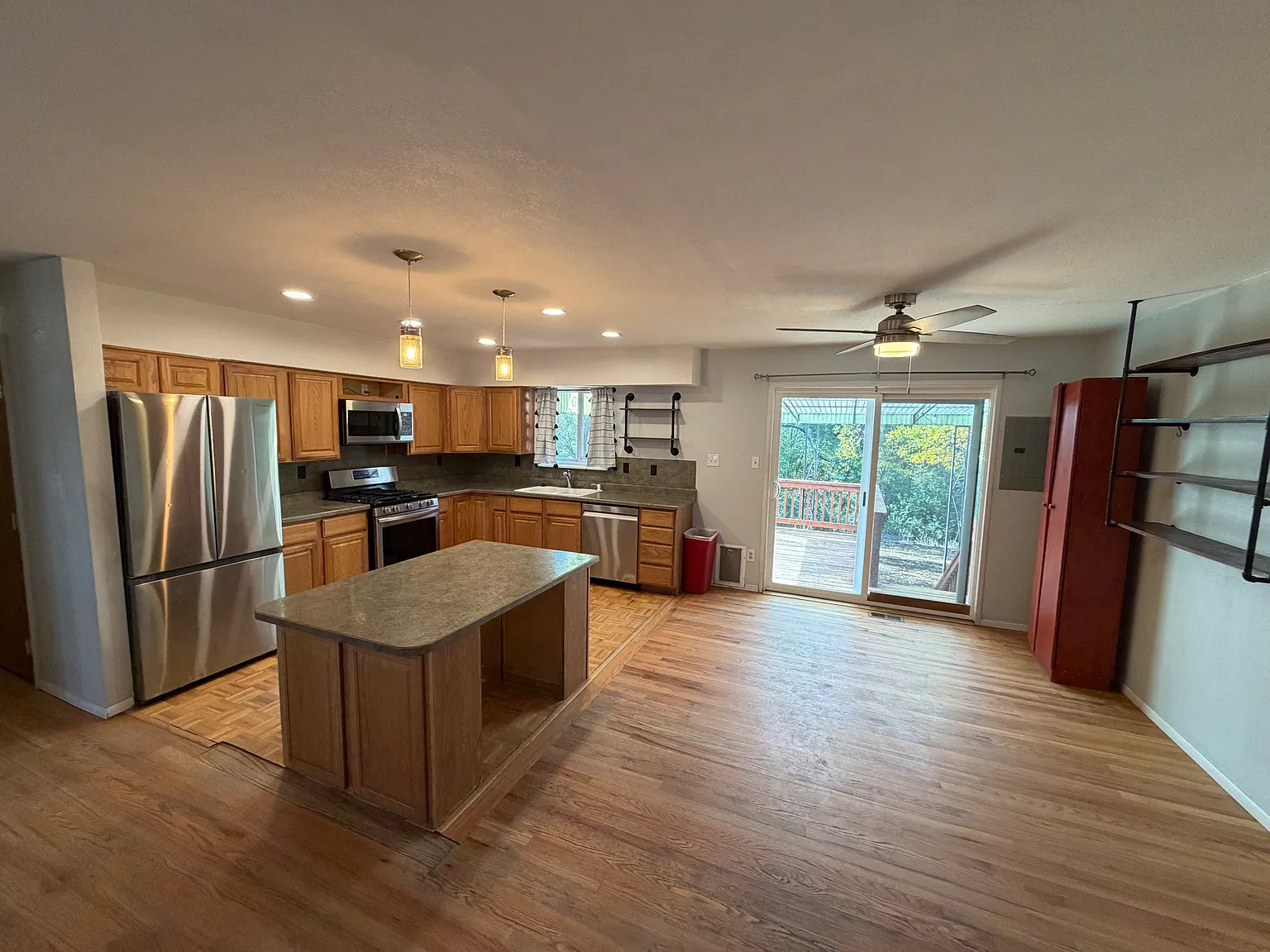 5 bed, 2174 sqft, $2,495 — Photo 3
