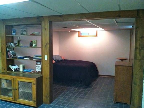 Extra Bedroom in basement!