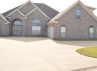 2 Lemans Ct, Maumelle, AR 72113