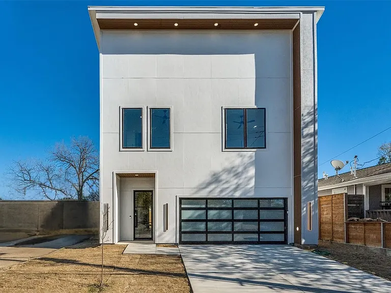 3434 Navaro St — Photo 1