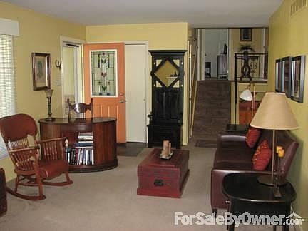 Living Room/Front Entry