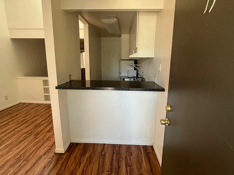 Baywood Apartments — Photo 14