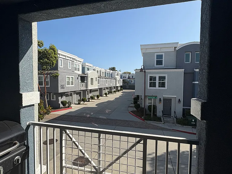 3516 Shoreline Bluff Ln — Photo 12