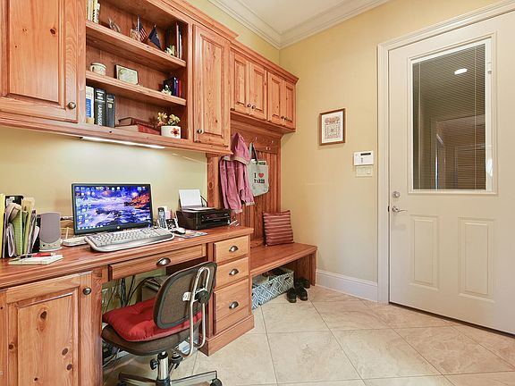 4th image of 313 Dunvegan Ct