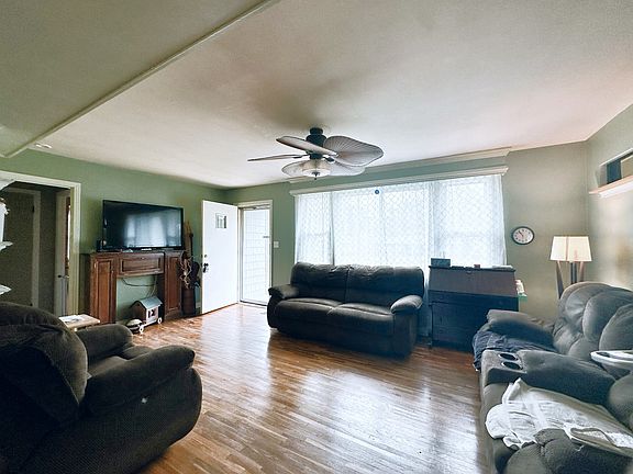 4th image of 225 Bonita Ave