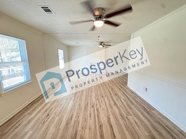 15 Georgia Ave — Photo 2