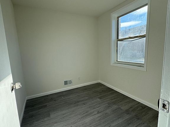 3rd image of 922 Armstrong Ave APT 1