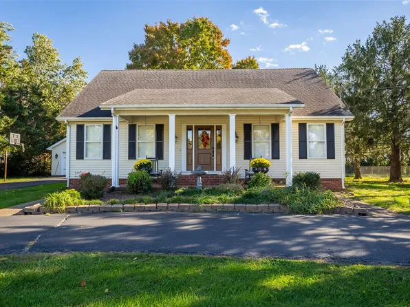 660 Green Valley Dr, Russellville, KY 42276