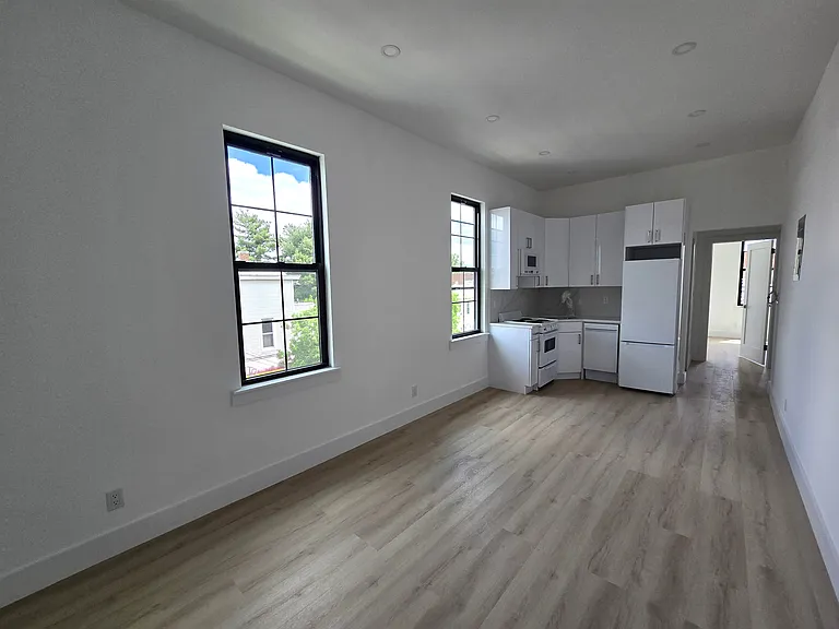 32-04 44th St #3B — Photo 2