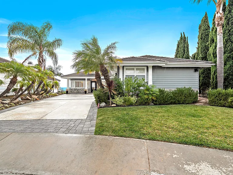 25256 Manzanita Dr — Photo 44