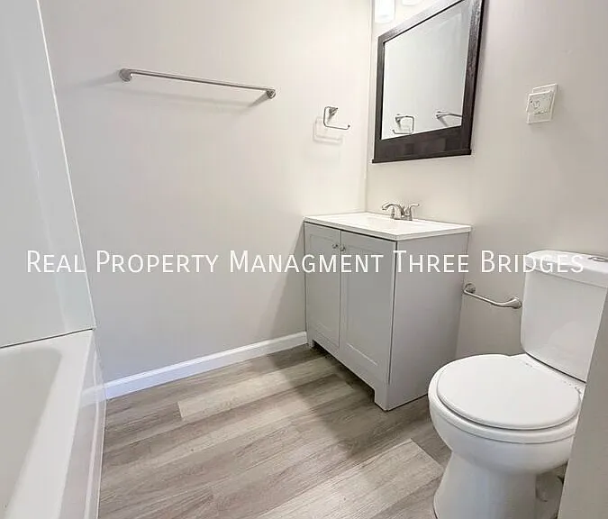 9024 Forest Ave — Photo 16